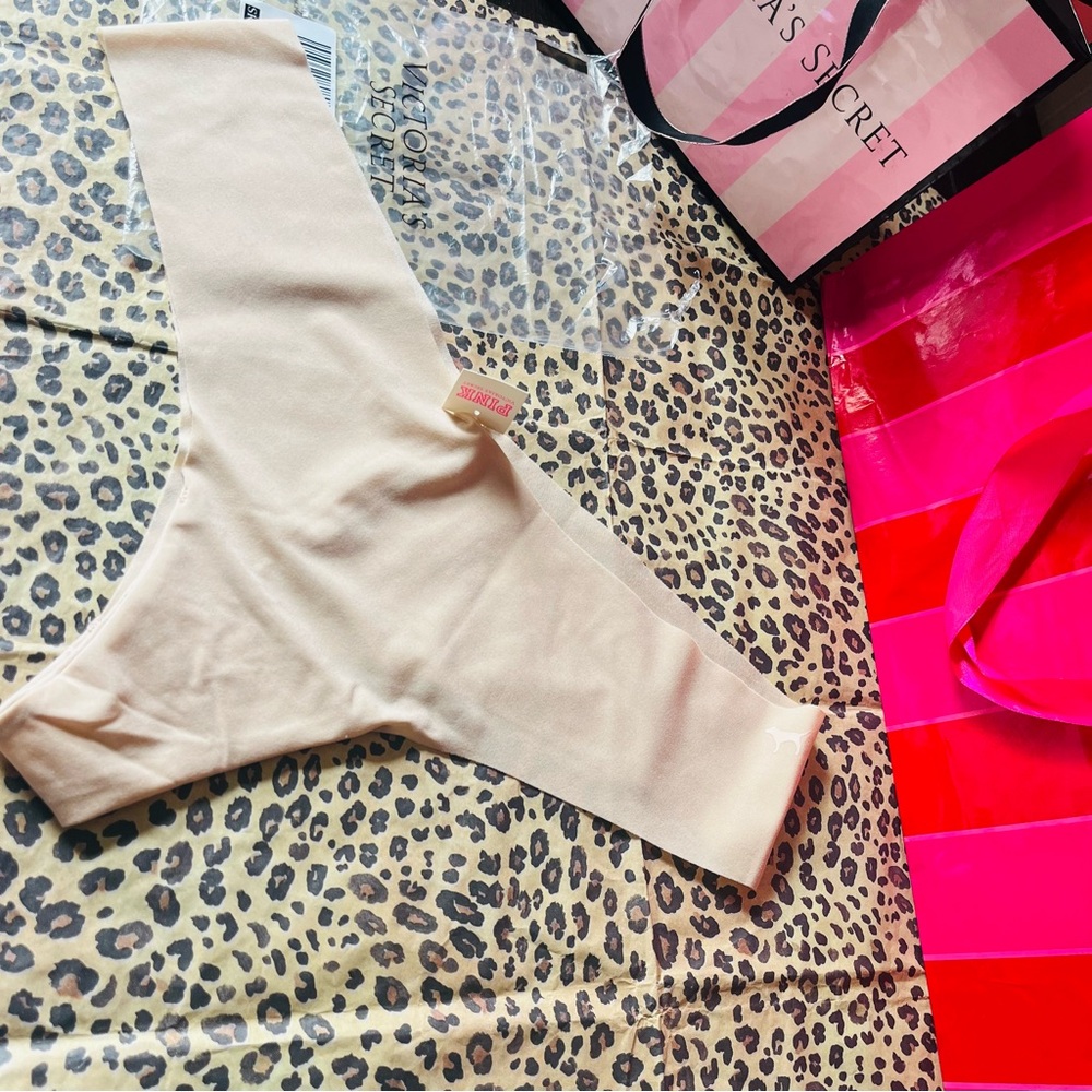 ¡NEW! VS PINK THONG